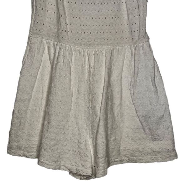 Divided White Shorts Romper - Picture 3 of 6